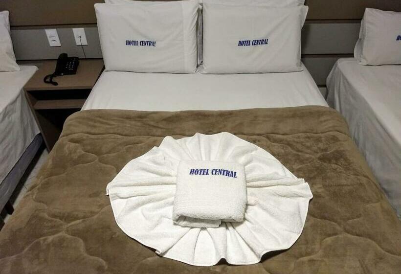 חדר סופריור לשלושה, Central