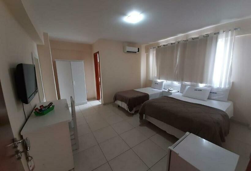 חדר סופריור לשלושה, Central