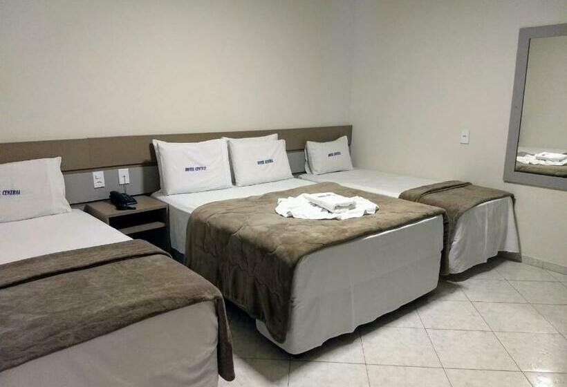 חדר סופריור לשלושה, Central