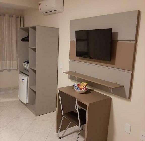 חדר סופריור לשלושה, Central