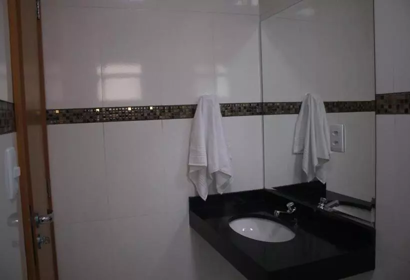 デラックストリプルルーム, Ouro Minas Plaza