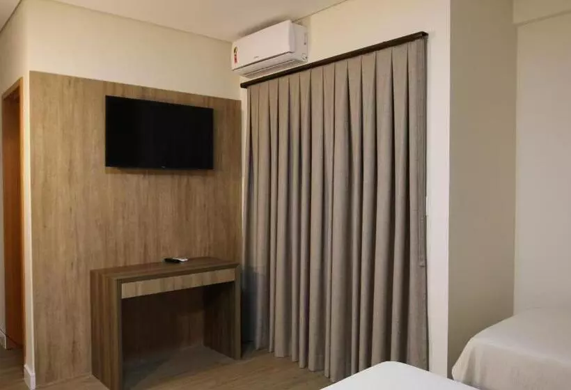 デラックスの４人部屋, Ouro Minas Plaza