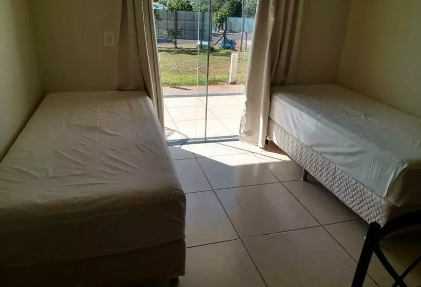 デラックスの4人部屋, Canto Verde Hotel Para Rancharia Park