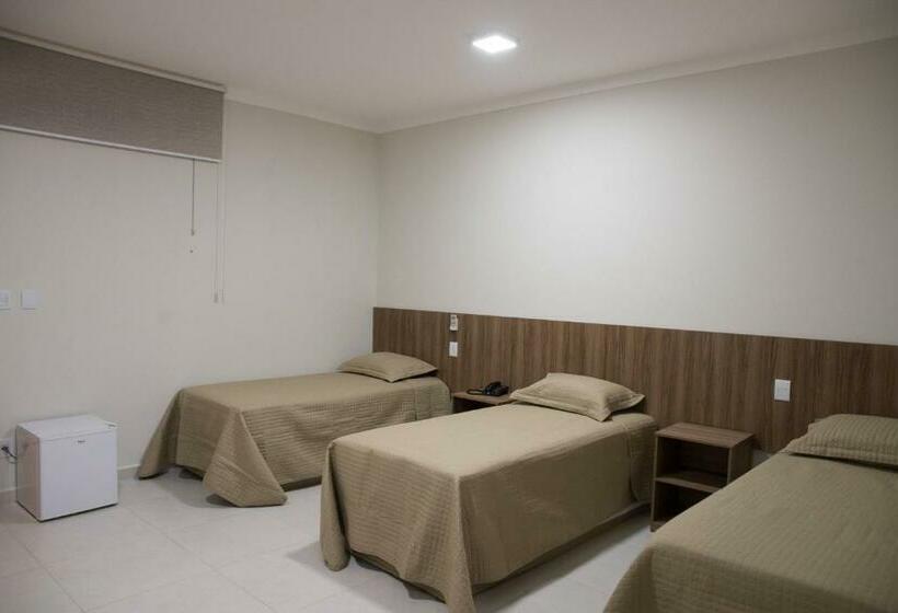 Quarto Triplo Estandar, Vila Verde
