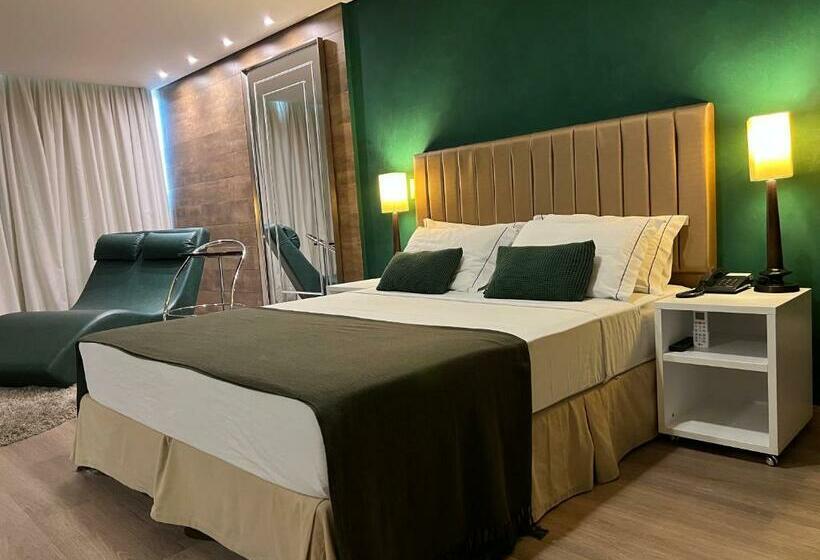 带按摩浴盆的套房, Alfa