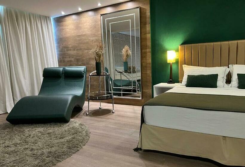 带按摩浴盆的套房, Alfa