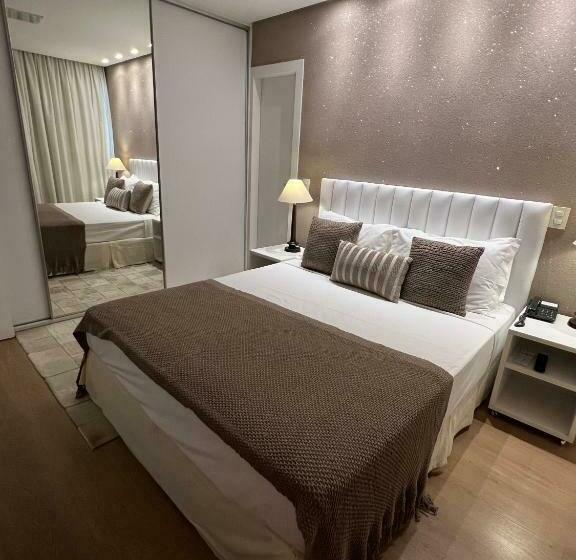 套房配有游泳池, Alfa