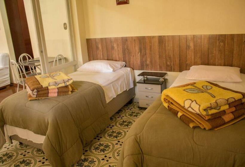 جناح ديلوكس, Garfo De Ouro