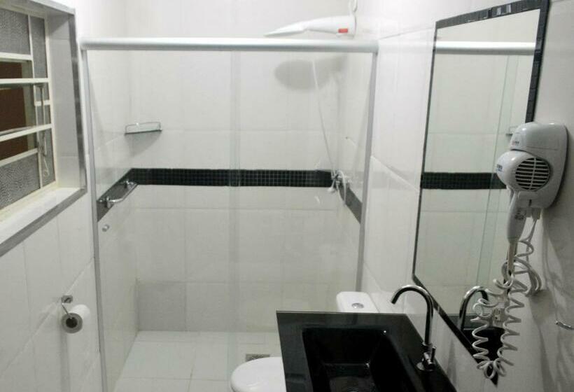 جناح ديلوكس, Garfo De Ouro