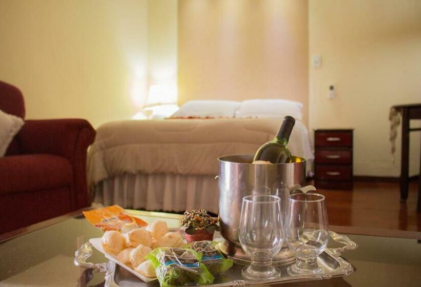 جناح ديلوكس, Garfo De Ouro