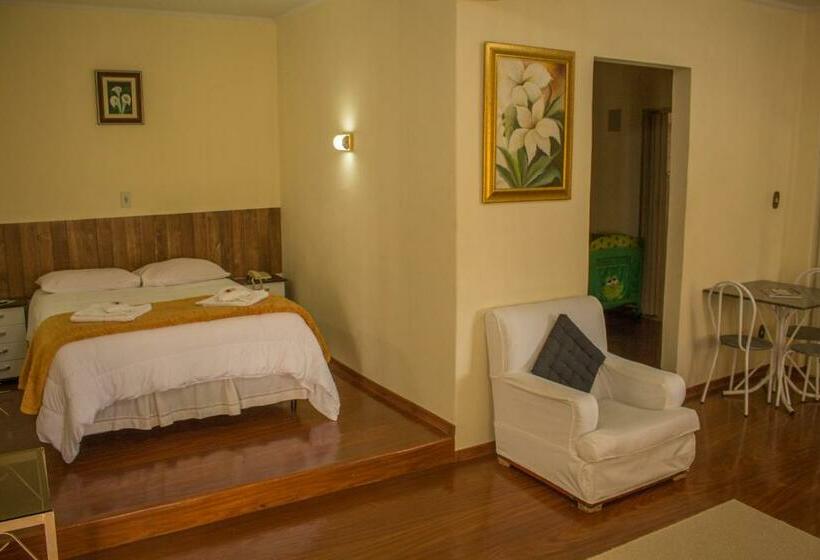 جناح ديلوكس, Garfo De Ouro