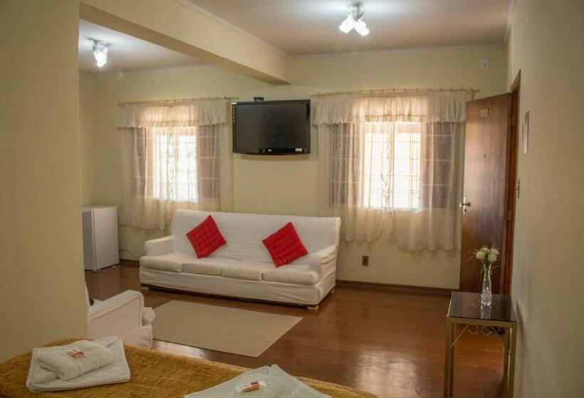 جناح ديلوكس, Garfo De Ouro