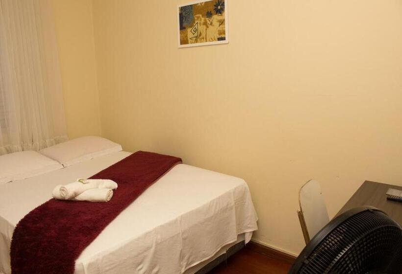 شقة غرفة واحدة, Garfo De Ouro