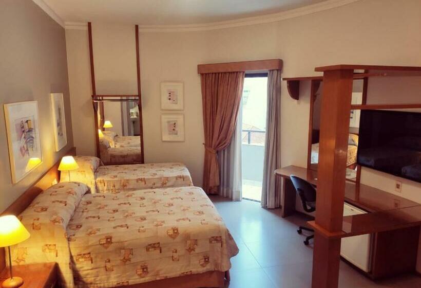 חדר קומפורט לשלושה, Metrópolis