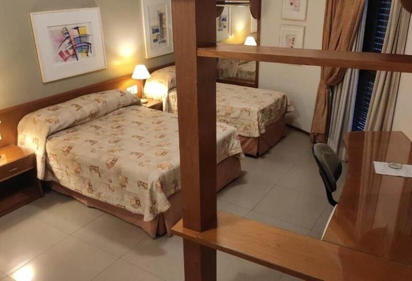 חדר קומפורט לשלושה, Metrópolis