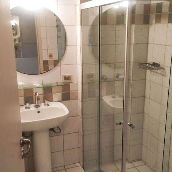 חדר סטנדרט לשלושה, Metrópolis