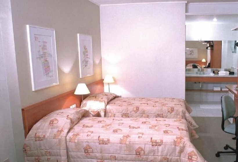 חדר סטנדרט לשלושה, Metrópolis