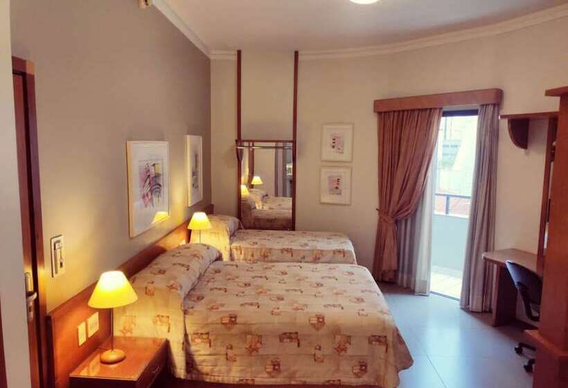 חדר קומפורט לשלושה, Metrópolis