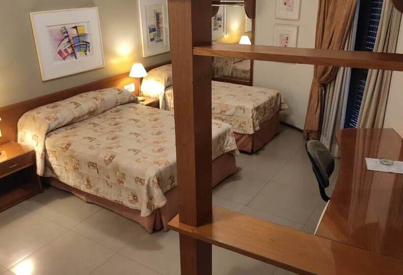 חדר קומפורט לשלושה, Metrópolis