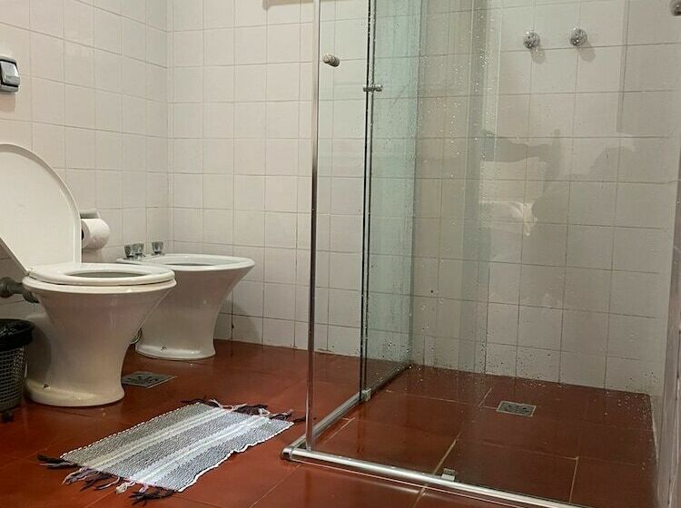 Quarto Estandar, Pousada Alecrim Dourado