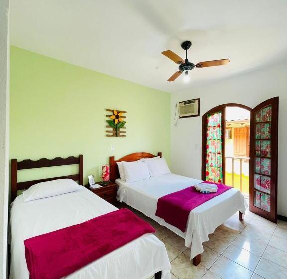 Quarto Triplo Clássico, Pousada Alecrim Dourado