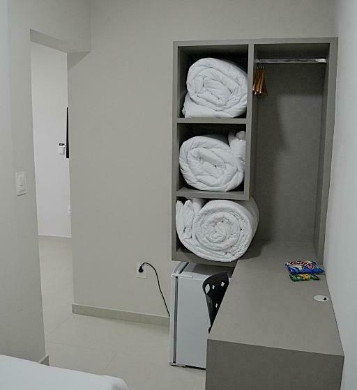 四人豪华间, Ribs