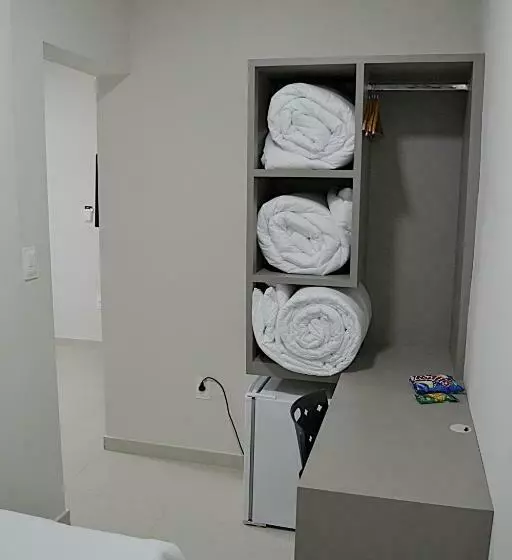 デラックスの4人部屋, Ribs