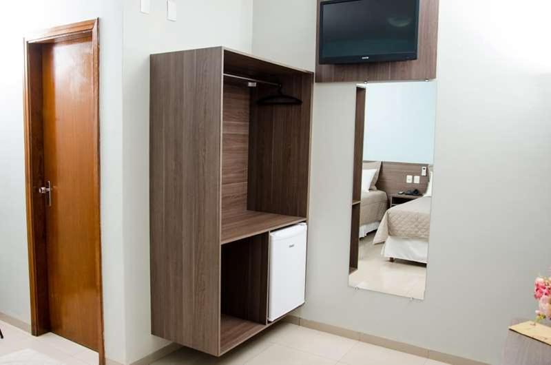 اتاق لوکس, Serras