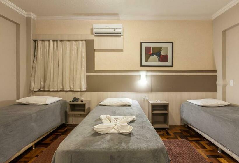 חדר דלוקס לשלושה, Tri Hotel Criciúma