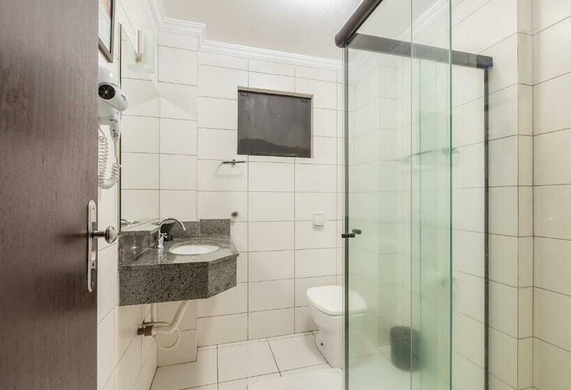 اتاق لوکس سه تخته, Tri Hotel Criciúma
