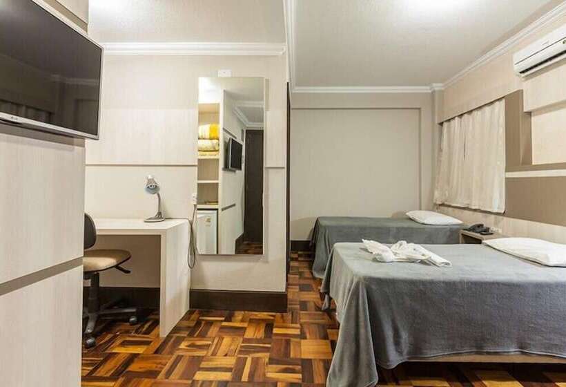 חדר דלוקס לשלושה, Tri Hotel Criciúma