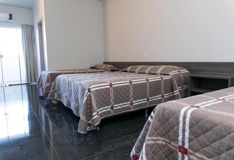 غرفة ديلوكس ثلاثية, Bergozza