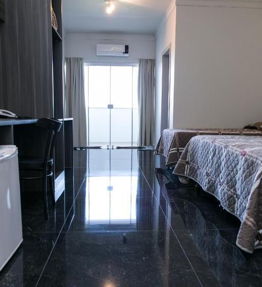 غرفة ديلوكس ثلاثية, Bergozza