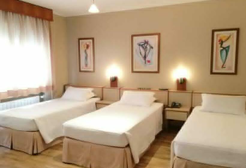 Pokój Superior Trzyosobowy, Cosmos