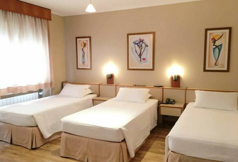 Pokój Superior Trzyosobowy, Cosmos