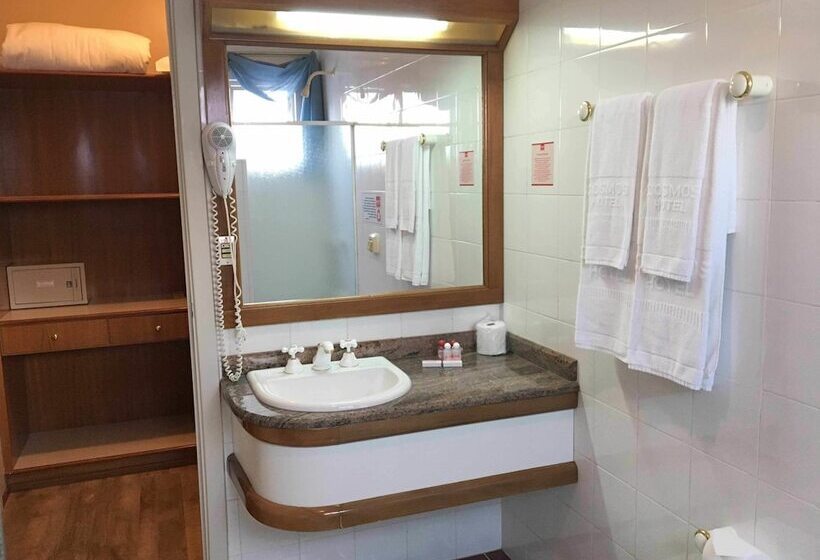 Pokój Superior Trzyosobowy, Cosmos