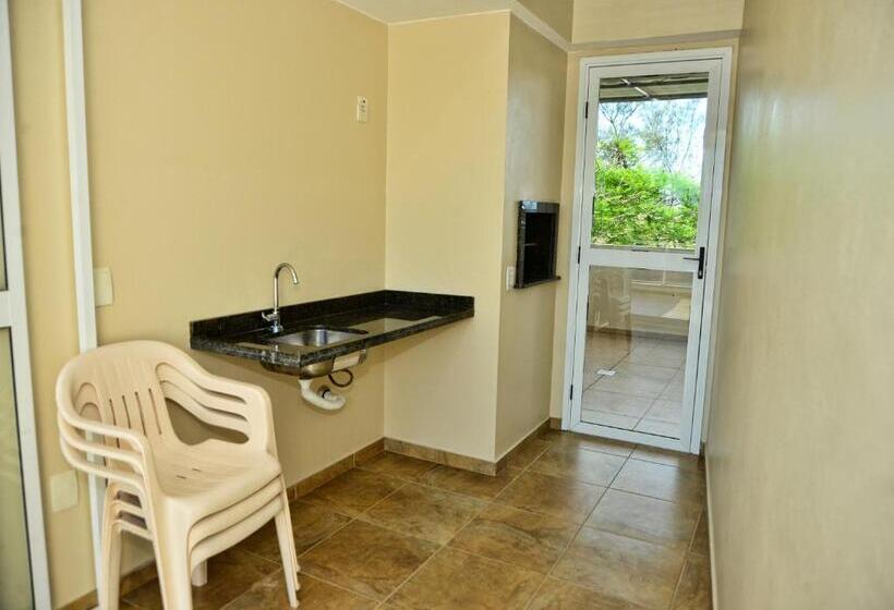 חדר משפחתי, De Rose Praia