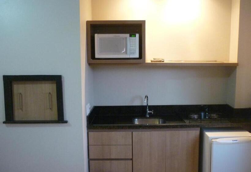 חדר משפחתי, De Rose Praia