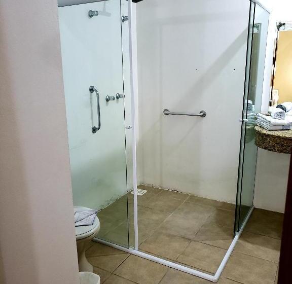 חדר סטנדרט מותאם לאדם עם מוגבלויות, De Rose Praia