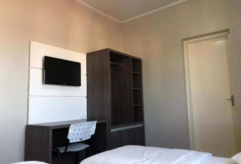 Executive Kolmen Hengen Huone, Locatelli