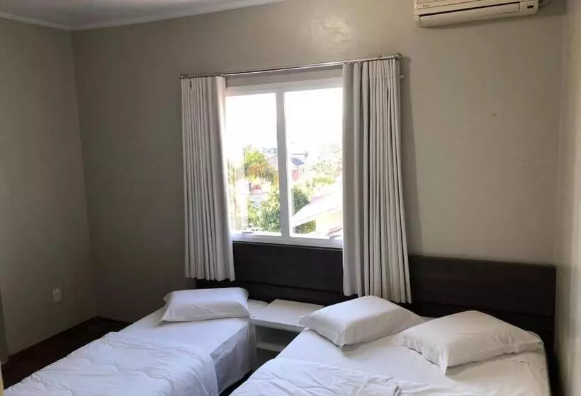 Executive Kolmen Hengen Huone, Locatelli