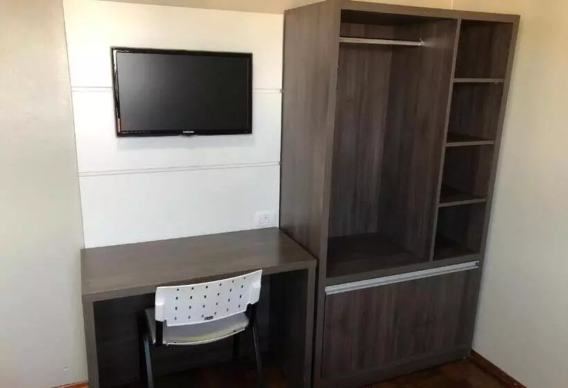 Executive Kolmen Hengen Huone, Locatelli