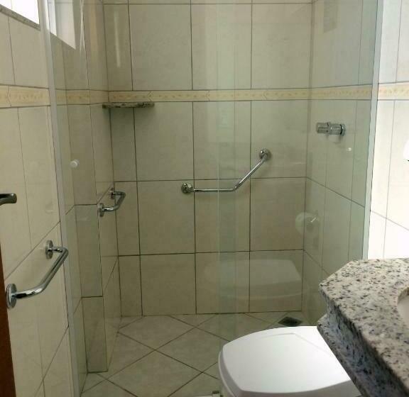 חדר סטנדרט מותאם לאדם עם מוגבלויות, Scarpelli Palace