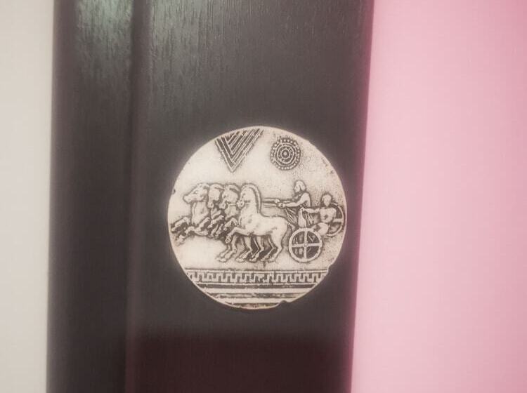 غرفة قياسية ثلاثية, Ador Troia