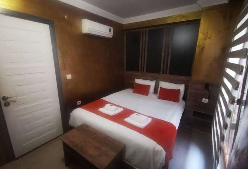 غرفة قياسية ثلاثية, Ador Troia