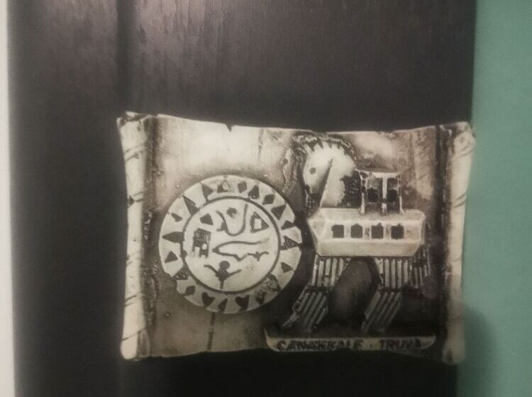 غرفة قياسية ثلاثية, Ador Troia