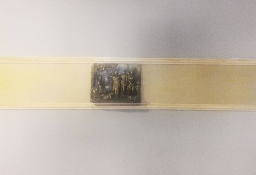 غرفة قياسية ثلاثية, Ador Troia