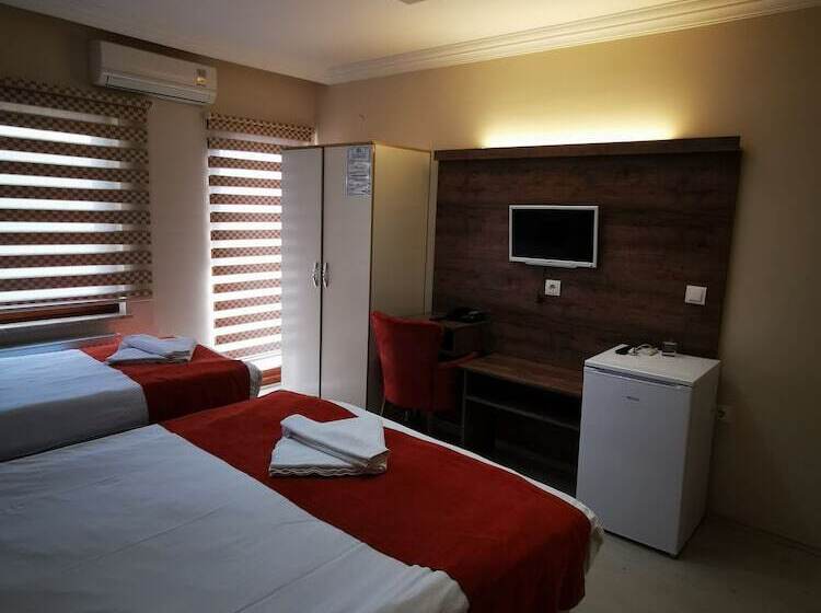 غرفة قياسية ثلاثية مزودة بشرفة, Ador Troia