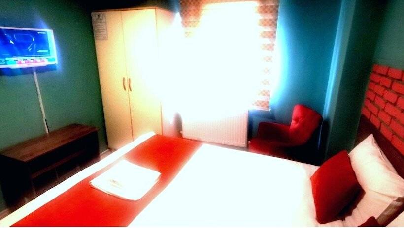 غرفة قياسية فردية, Ador Troia