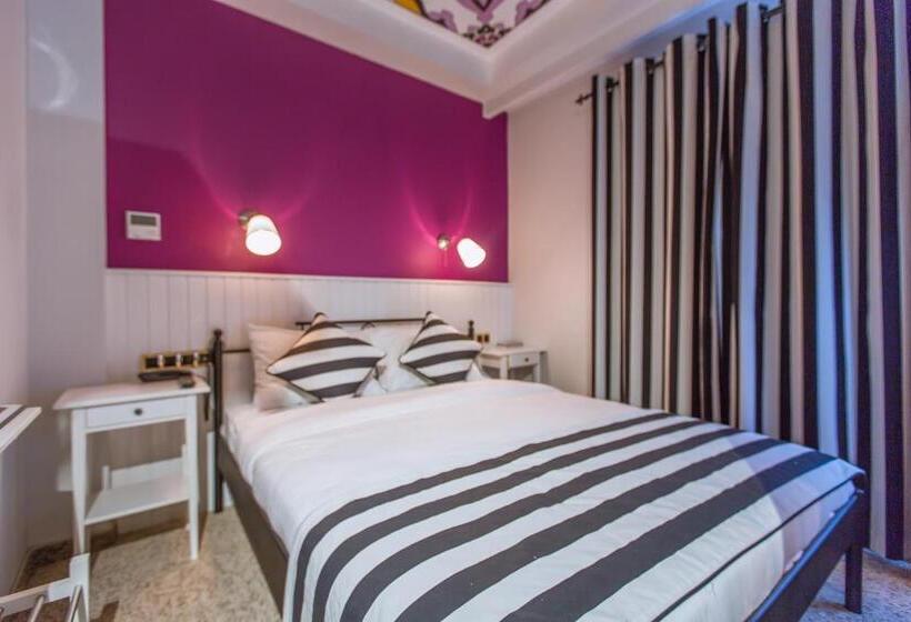 이코노미 룸, Araf